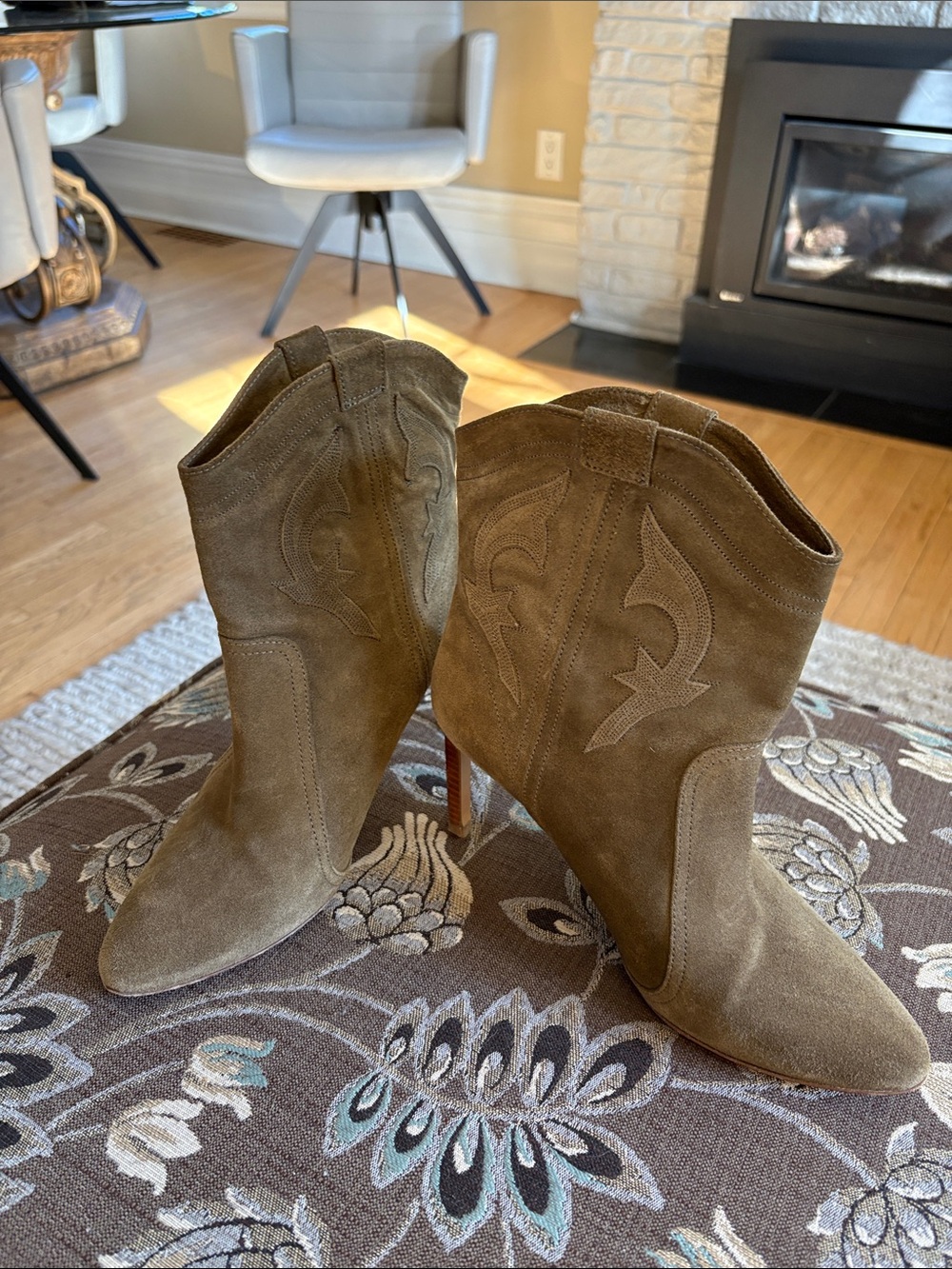 Ba&sh CAITLIN heeled ankle boot. Olive colour size 40/9